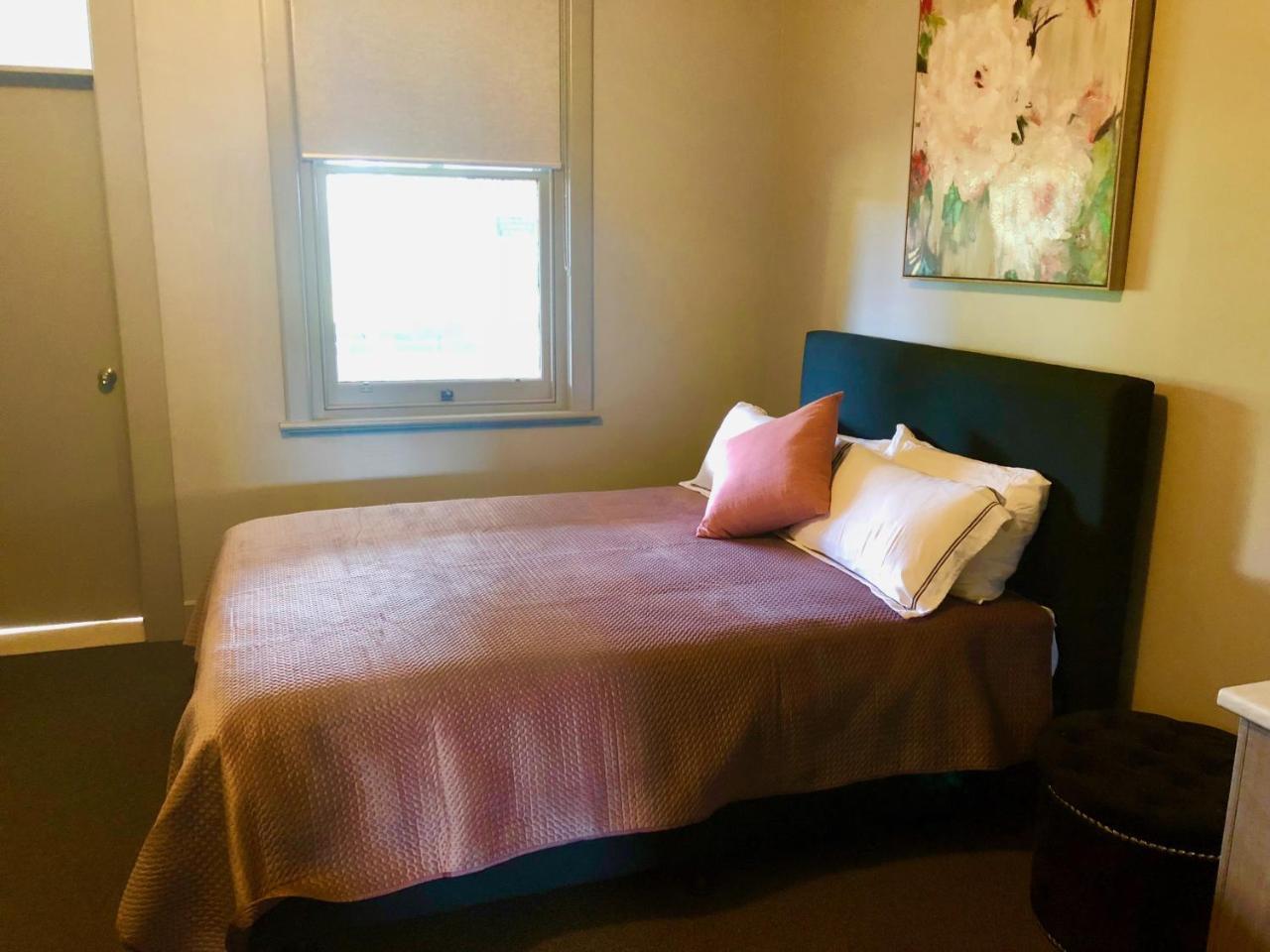 The Royal Hotel, 드루인 외부 사진
